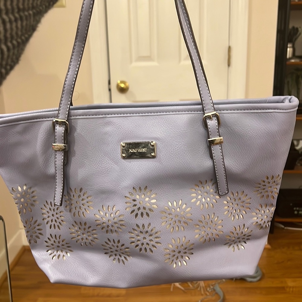 NINE WEST LAVENDER LEATHER PURSEw silver cutouts